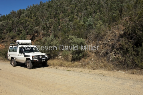 toyota landcruiser picture;toyota landcruiser;toyota 4wd;4wd;4WD;snowy mountains;the barry way;kosciuzkco national park;steven david miller;4wd in snowy mountains;4wd on mountain track;natural wanders