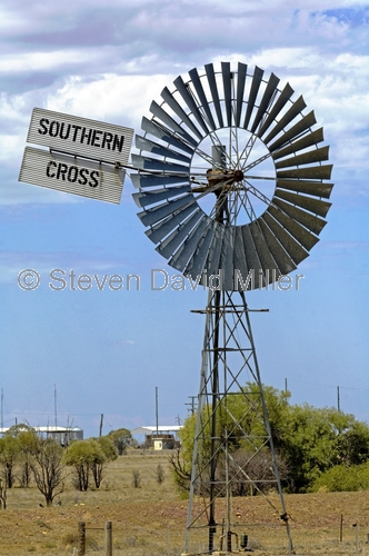 longreach;windmill;water pump;southern cross water pump;australian stockman's hall of fame;stockman's hall of fame;stockmans hall of fame