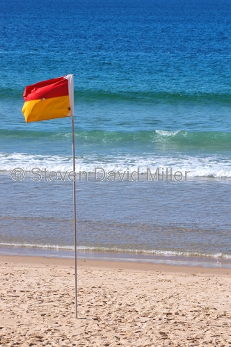 mooloolaba;mooloolaba beach;surf life saving flag;warning flag;swimmers warning flag;surf life saving;sunshine coast;queensland coast;queensland coastal towns