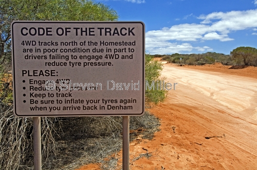 francois peron national park;peron road;francois peron track;francois peron 4wd track;western australia national parks;4wd caution sign;4wd francois peron national park