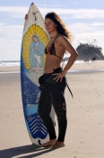woman-with-surfboard;woman-surfer;woman-carrying-surfboard;woman-surfer;female-surfer;byron-bay-surf
