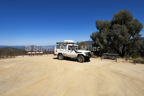 toyota landcruiser picture;toyota landcruiser;toyota 4wd;4wd;4WD;snowy mountains;the barry way;kosciuzkco national park;steven david miller;4wd in snowy mountains;4wd on mountain track;natural wanders;wallace craigie lookout