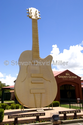 tamworth picture;tamworth;tamworth golden guitar;tamworth tourist visitor centre;golden guitar tourist centre;new south wales town;steven david miller;natural wanders