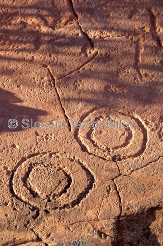 ewaninga;ewaninga rock carvings conservation reserve;ewaninga rock carvings;ewaninga petroglyphs;petroglyphs;rock art;aboriginal rock art;alice springs;northern territory;central australia;steven david miller;natural wanders