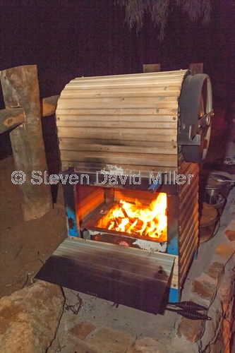 gemtree caravan park;gemtree;camping;campfire;camp fire place;fire for camp oven;camp oven;cooking over fire;central australia;steven david miller;natural wanders
