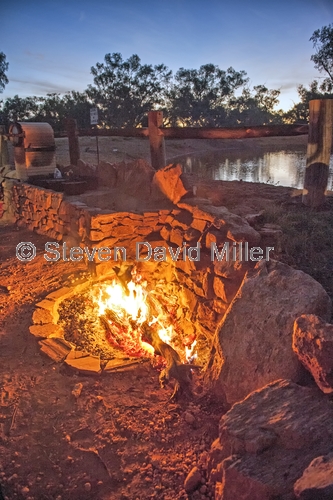 gemtree caravan park;gemtree;camping;campfire;camp fire place;fire for camp oven;central australia;steven david miller;natural wanders