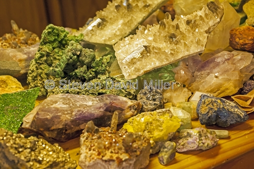 gemtree caravan park;gemtree;australian gemstones;gemstone display;mineral display;mineral rocks;australian gemstones;australian quartz;australian minerals;central australia;steven david miller;natural wanders