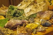 gemtree-caravan-park;gemtree;australian-gemstones;gemstone-display;mineral-display;mineral-rocks;aus