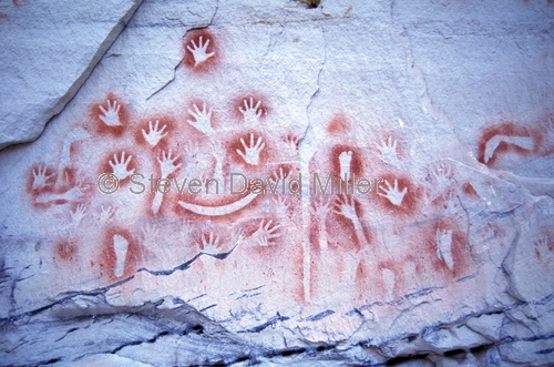carnarvon gorge;carnarvon national park;aboriginal rock art;stencil rock art;queensland national park;australian national park;hand stencils