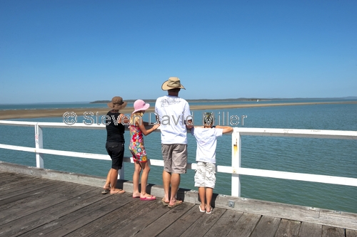 hervey bay;hervey bay jetty;hervey bay pier;great sandy marine park;people on hervey bay pier