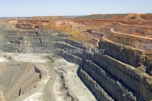 super pit;kalgoorlie super pit;kalboorlie;kalgoorlie boulder;gold fields;gold mining;mining for gold;mining;excavation mining;effects of mining