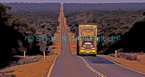 road train;roadtrain;eyre highway;nullarbor;truck;semi-truck and trailer